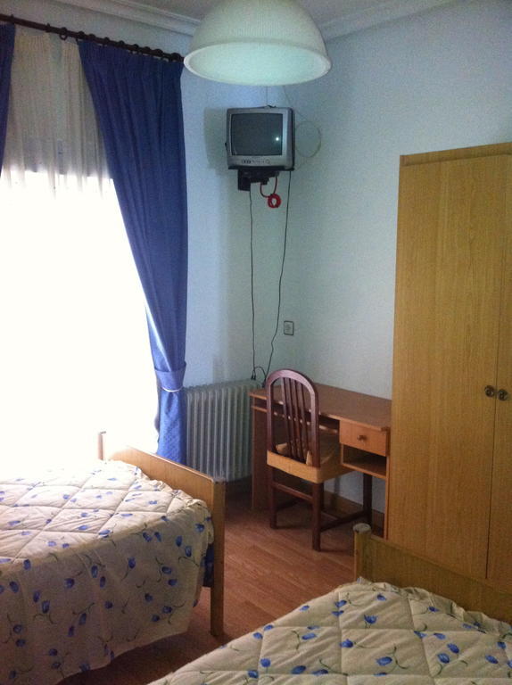 Pension Ruiz Linares  Zimmer foto